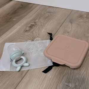 Moss & Fawn Ice cube Tray and forage feeder with extra tops.